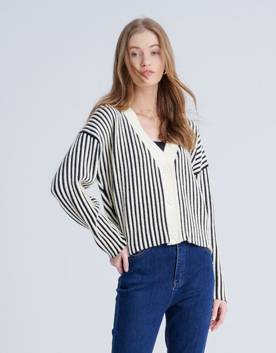 세로 스트라이프 패턴 드롭 숄더 가디건