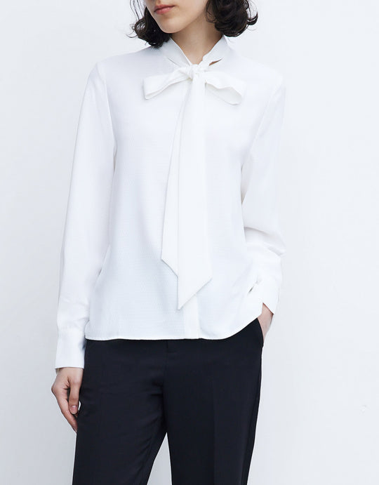 나비 넥타이 칼라 블라우스