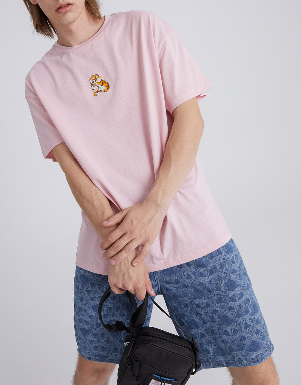 타이거 디테일 크루넥 티셔츠