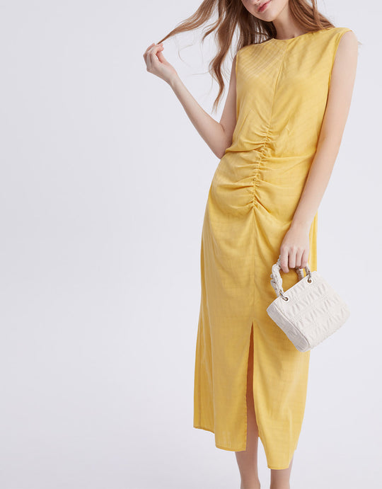 주름 식 슬리브리스 롱 드레스