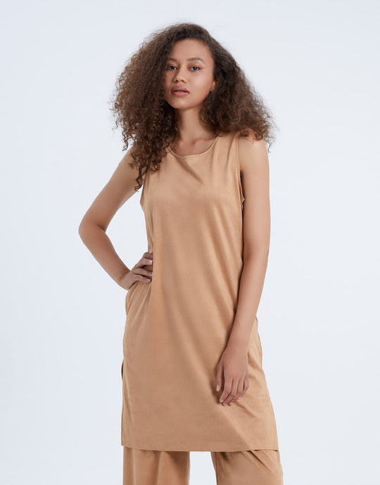 슬리브리스 크루넥 블라우스