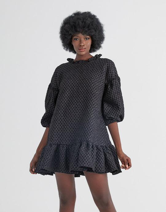 러플 트리밍 텍스처 드레스