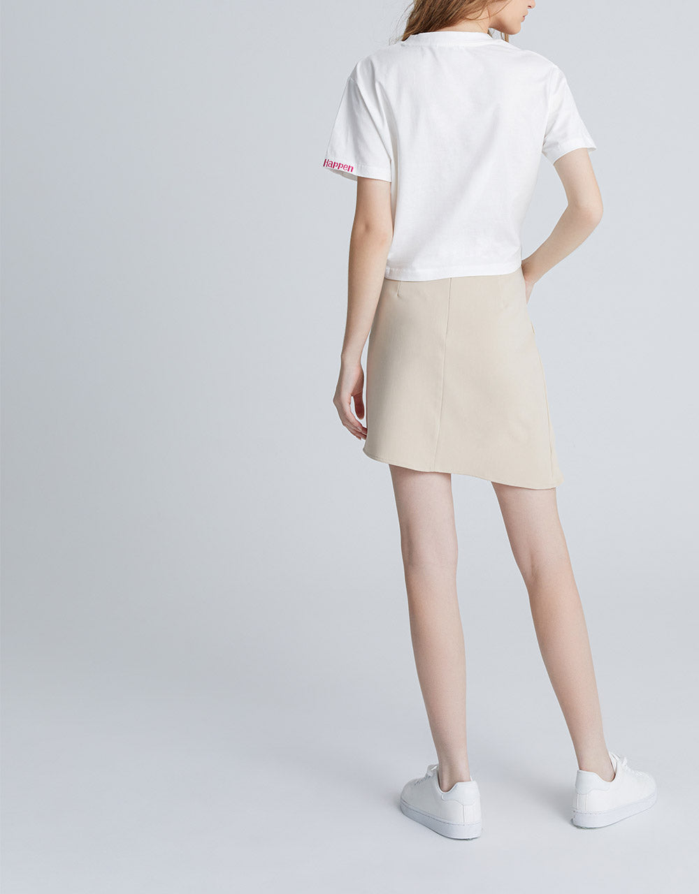 레터 자수 플리츠  티셔츠