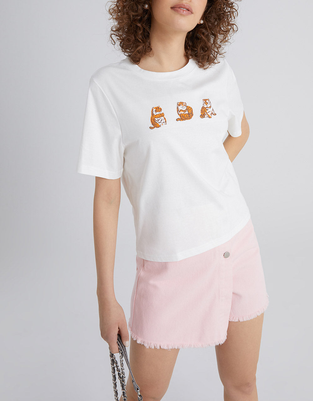 타이거 디테일 크루넥 티셔츠