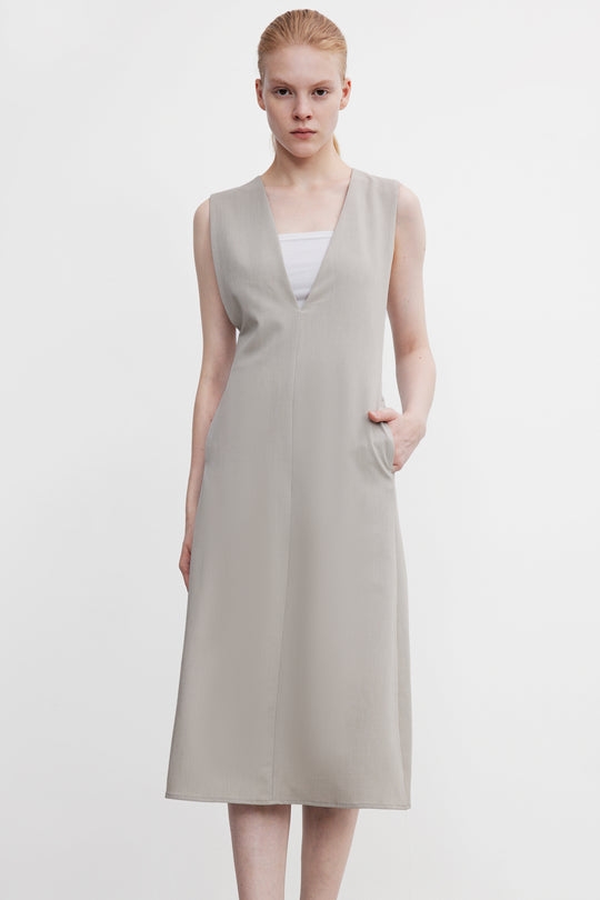 슬리브리스 V넥 스트레이트 드레스