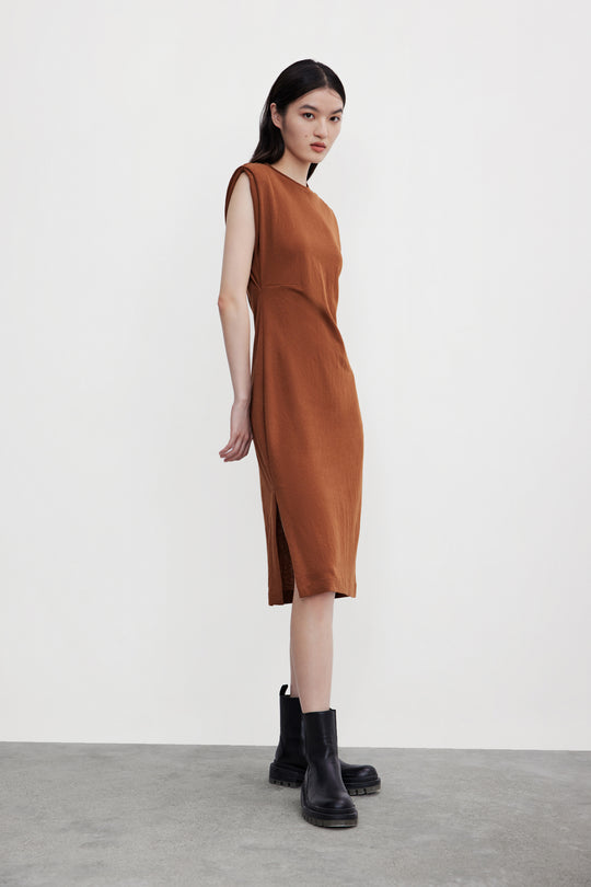 슬리브리스 크루넥 스트레이트 드레스