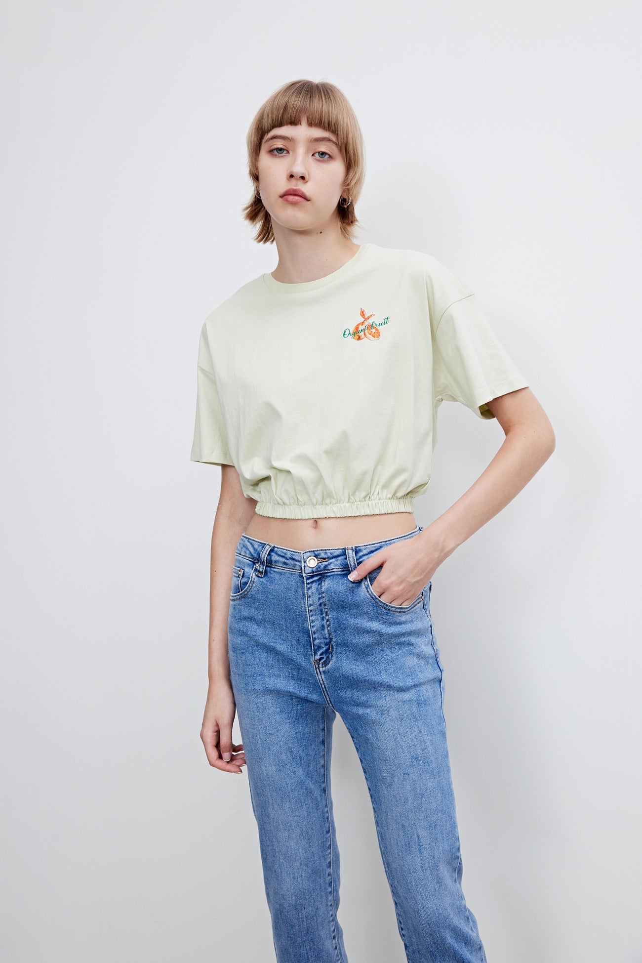 오프 숄더 크루 넥 레귤러 티셔츠