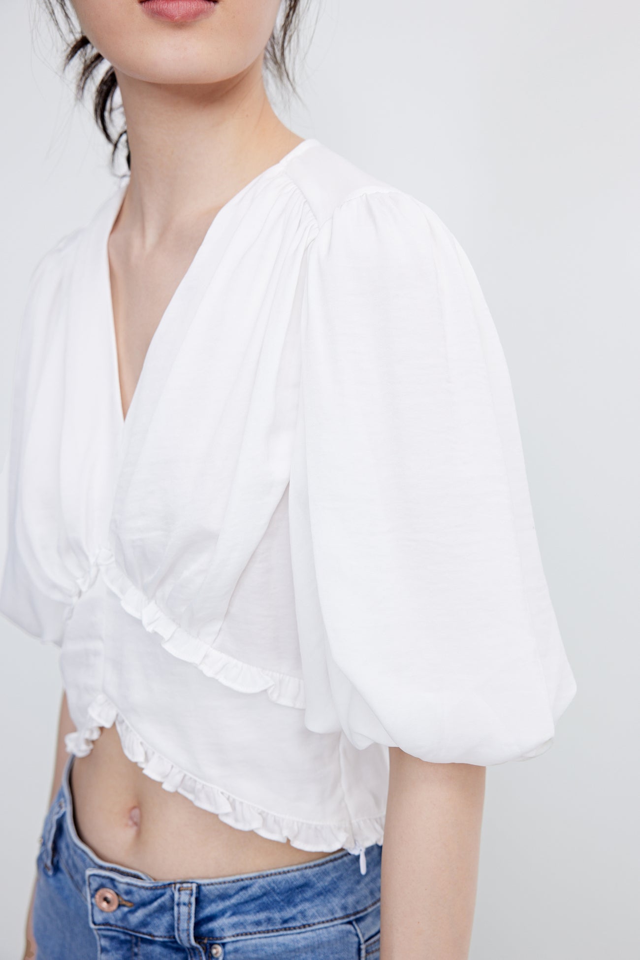 퍼프 소매 V넥 블라우스