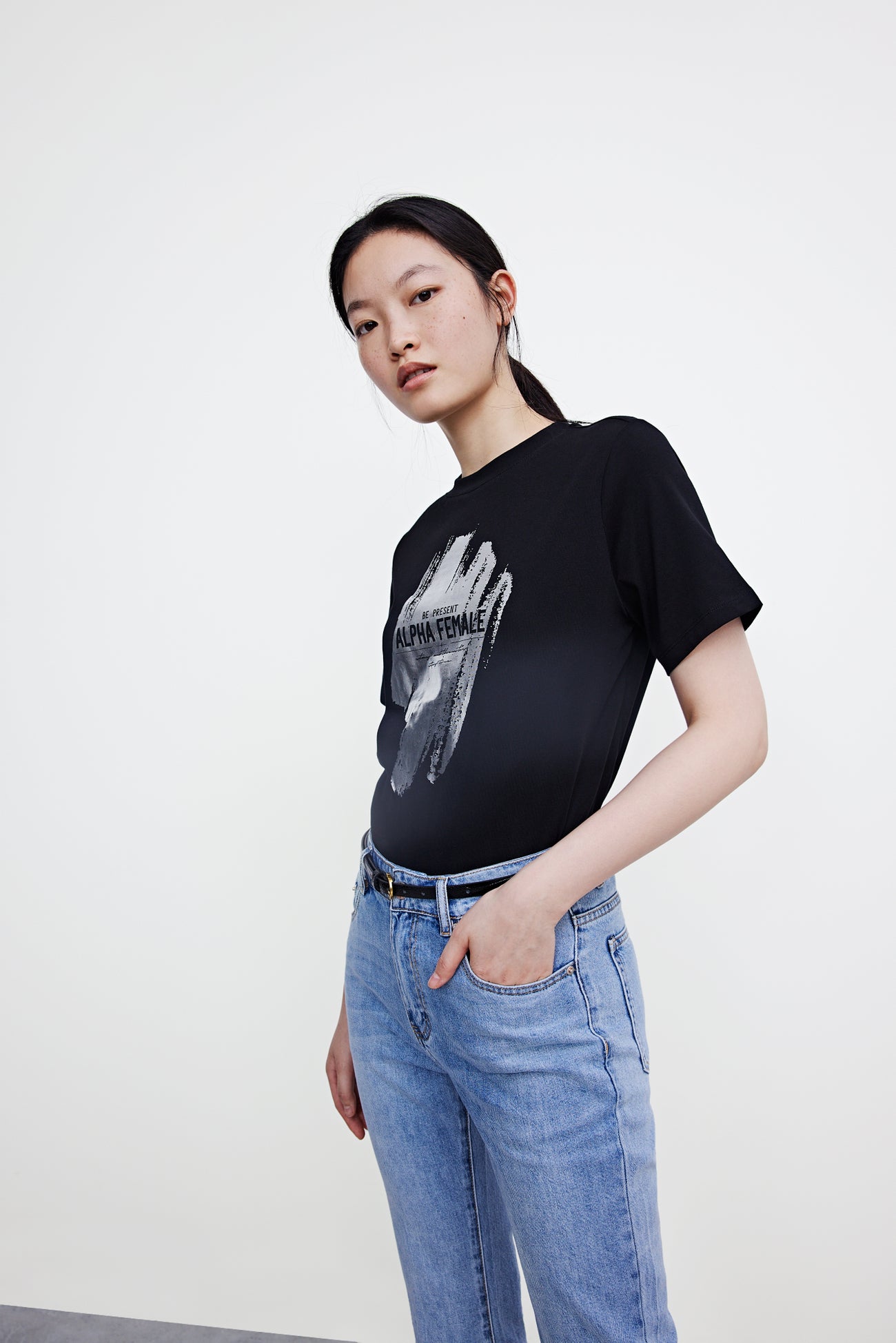 오프 숄더 크루넥 루즈핏 티셔츠