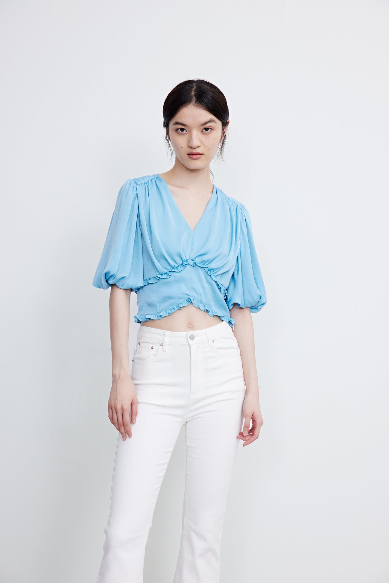 퍼프 소매 V넥 블라우스