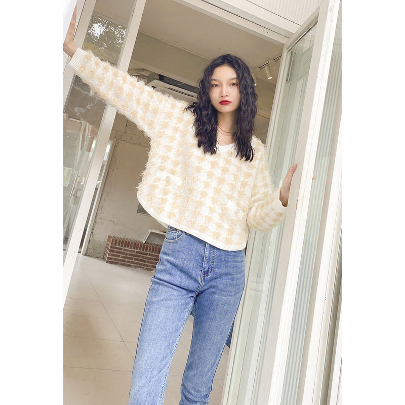 하운즈투스 V넥 플러피 스웨터