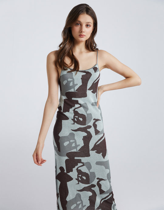 슬리브리스 스퀘어 카라 니트 드레스