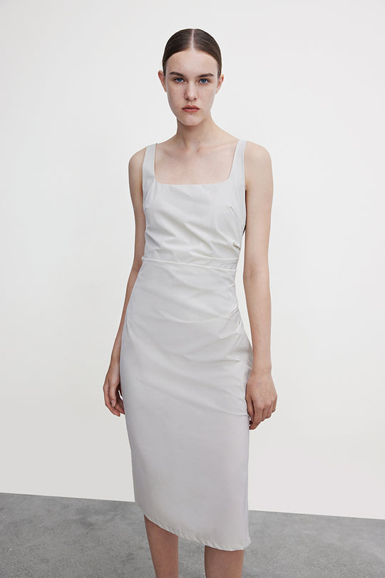 슬리브리스 스퀘어 카라 스키니 드레스