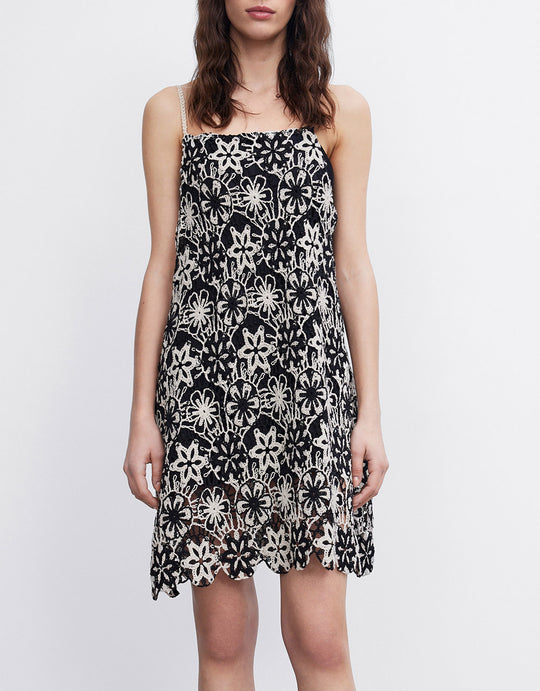 슬리브리스 스퀘어넥 니트 드레스