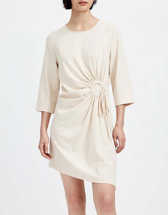 플리츠이 있는 앞면 비대칭 밑단 티셔츠