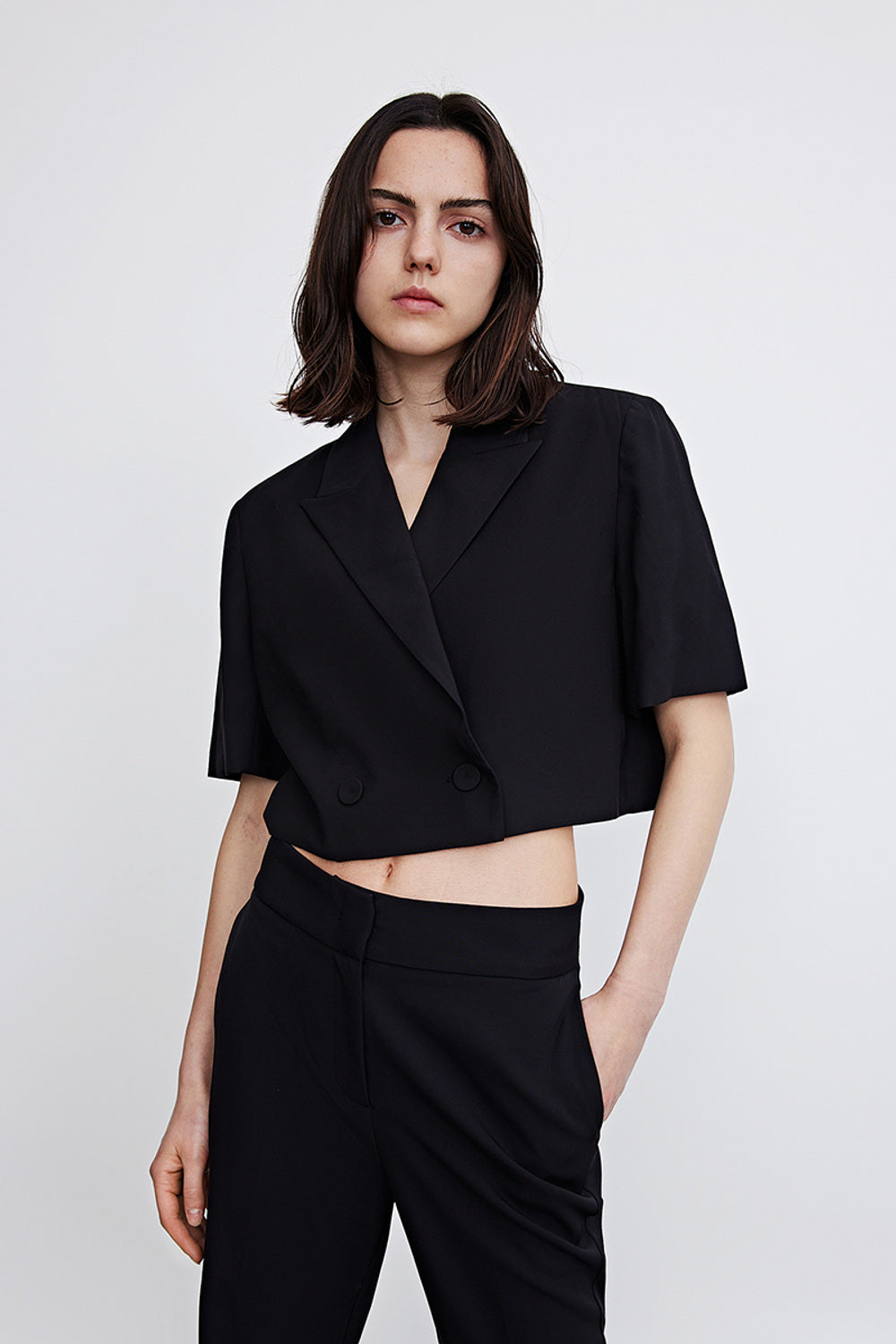테일러드 카라 미디 블레이저